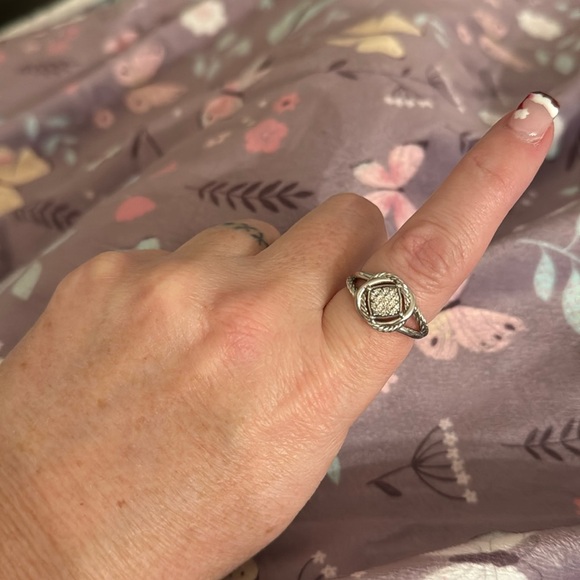 David Yurman Jewelry - EUC size 8 diamond sterling silver ring with pouch